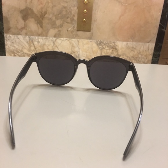 Retro Sunglasses - Picture 4 of 5
